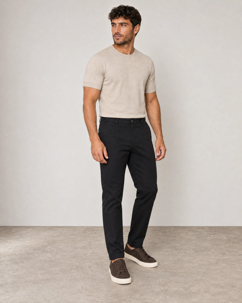 Classic Tapered Chinos campaign 01|black