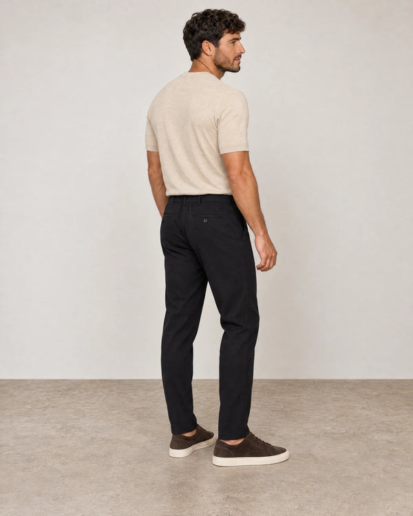 Classic Tapered Chinos campaign 04|black