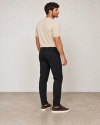Classic Tapered Chinos campaign 04|black