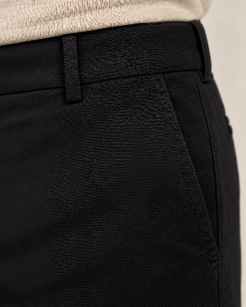 Classic Tapered Chinos campaign 08|black