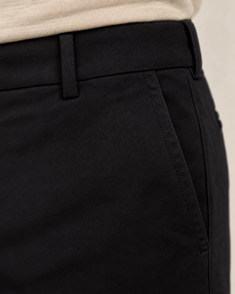 Classic Tapered Chinos campaign 08|black