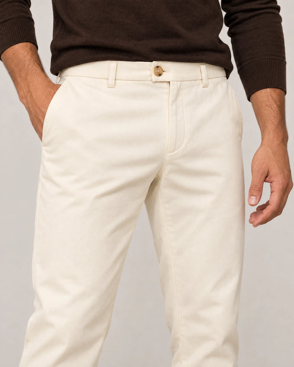 Classic Tapered Chinos campaign 03|ivory stone
