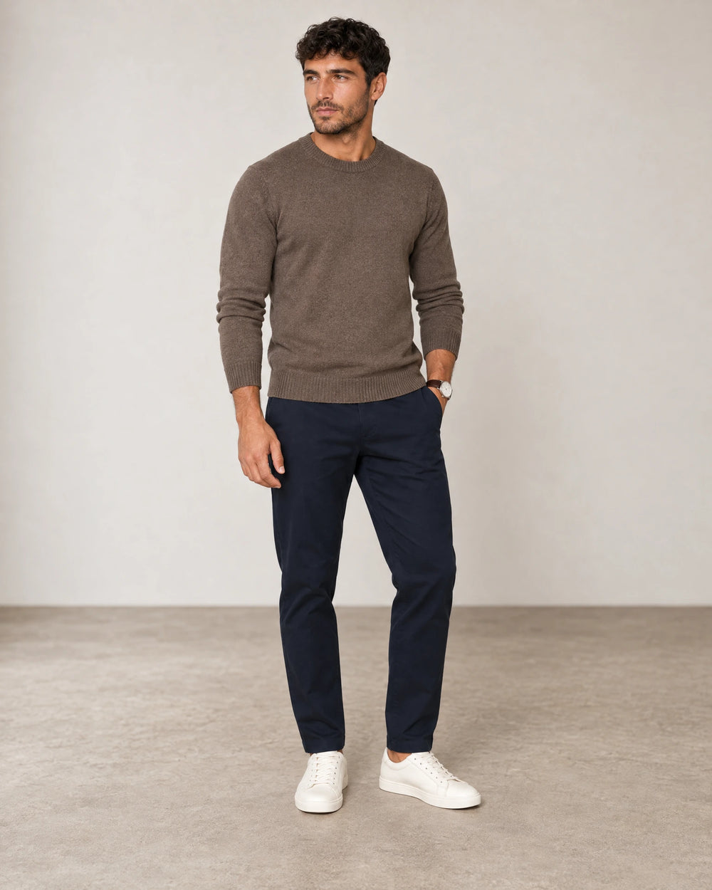Classic Tapered Chinos campaign 02|navy