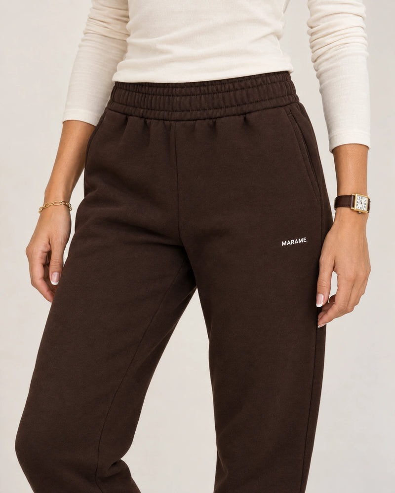 Cotton Fleece Joggers campaign 03|smoked brown