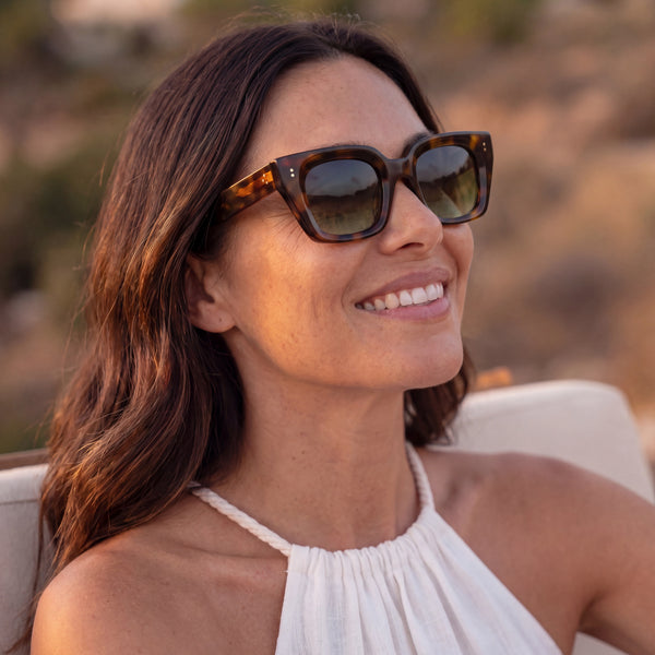 women | old brown havana 