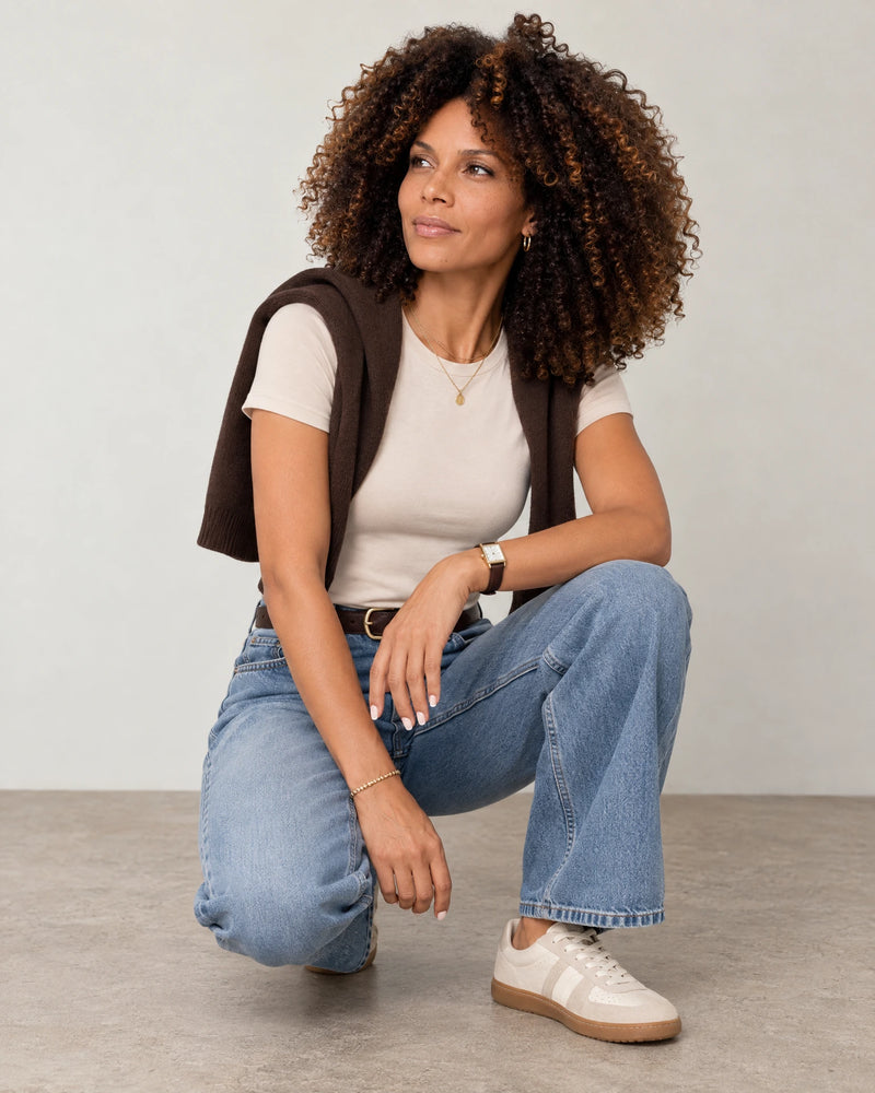 Fitted T-Shirt campaign 07|cosy cream