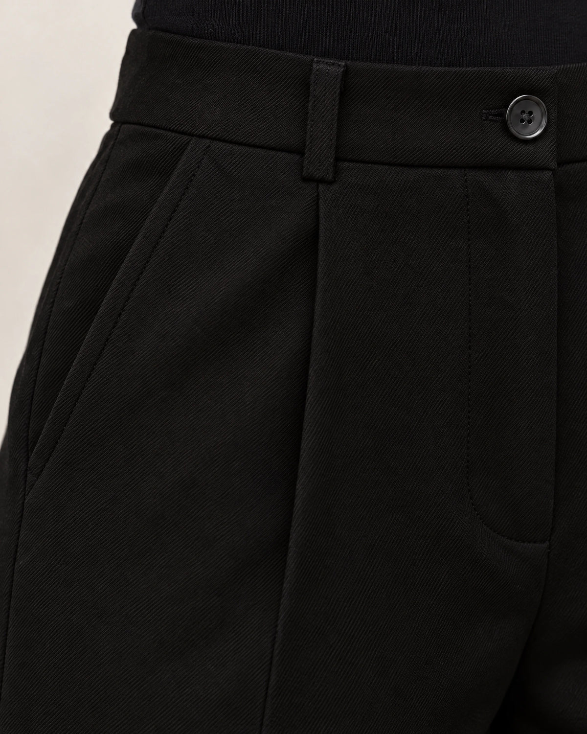 
High-Waisted Smart Trouser campaign 08