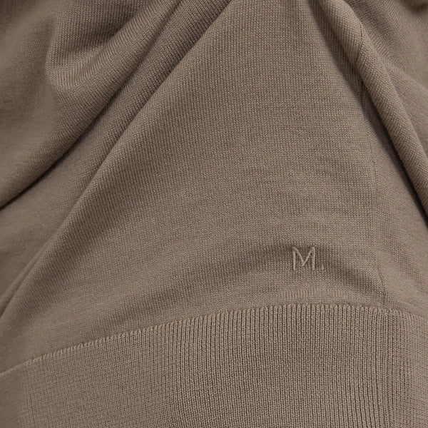 close up |shadow grey