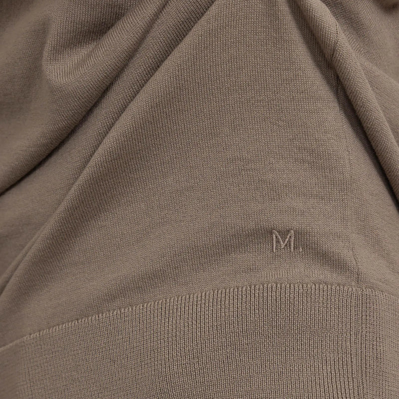 close up |shadow grey