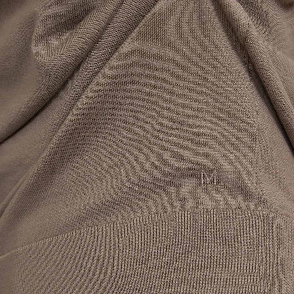 close up |shadow grey