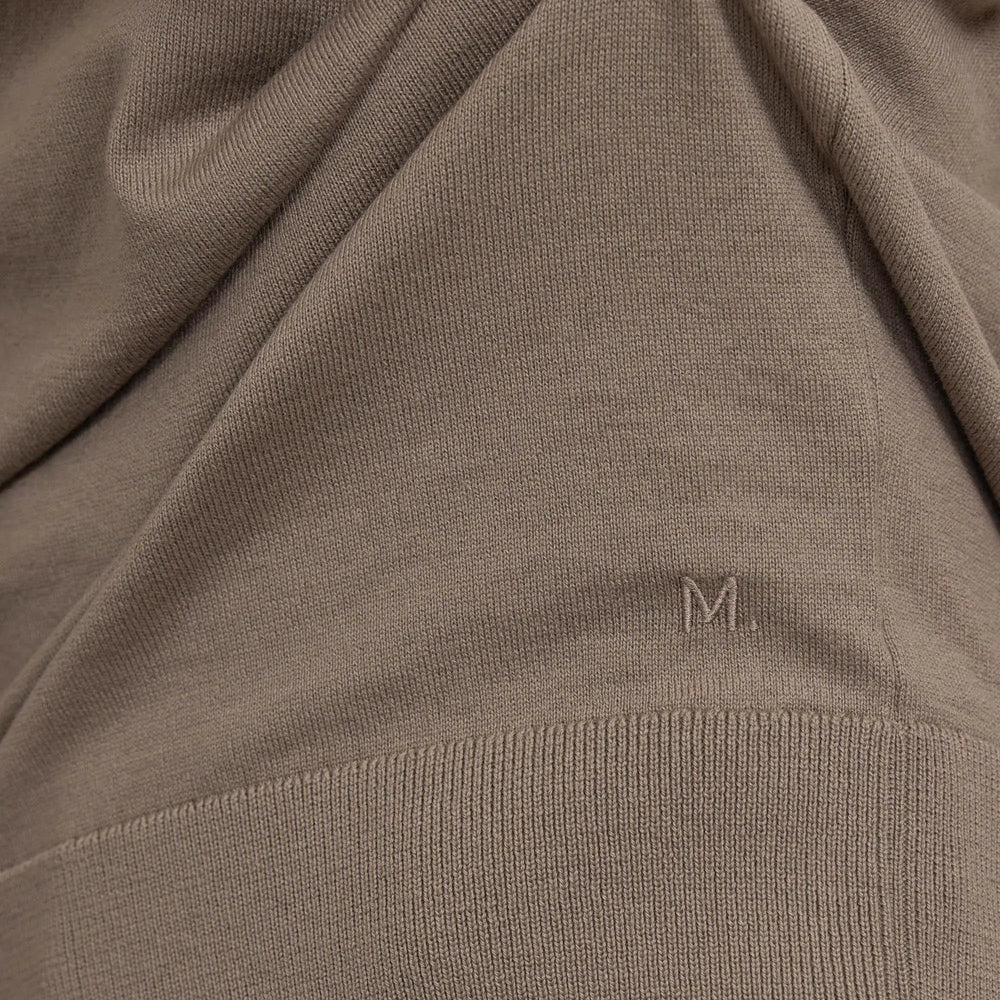 close up |shadow grey
