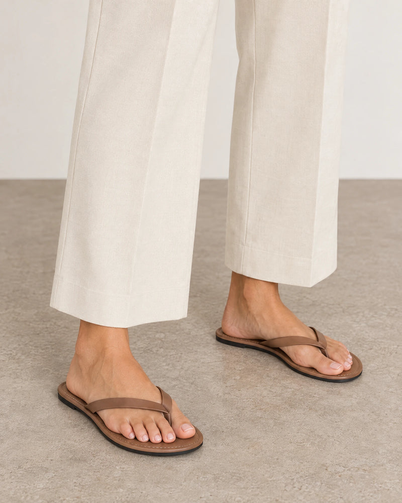 Leather Flip Flops campaign 01|brown