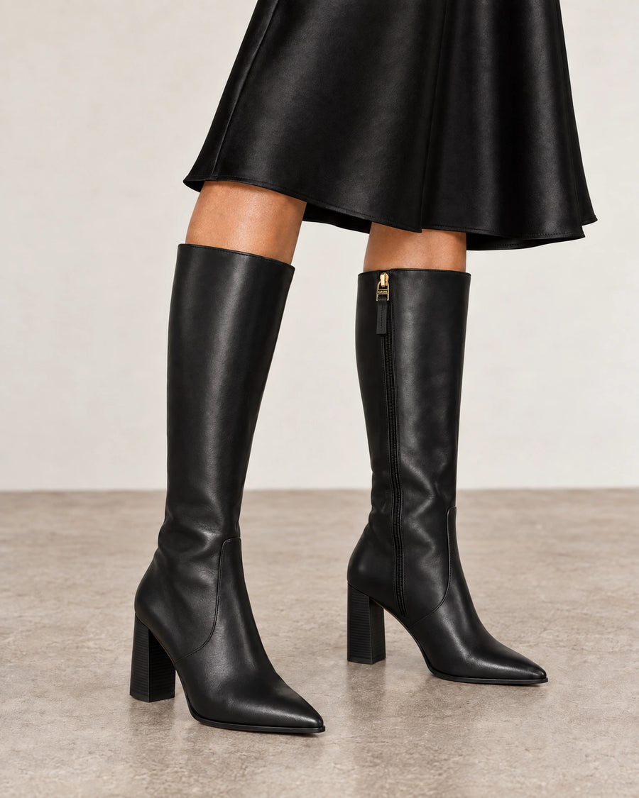 
Leather Knee-High Boots campaign 01