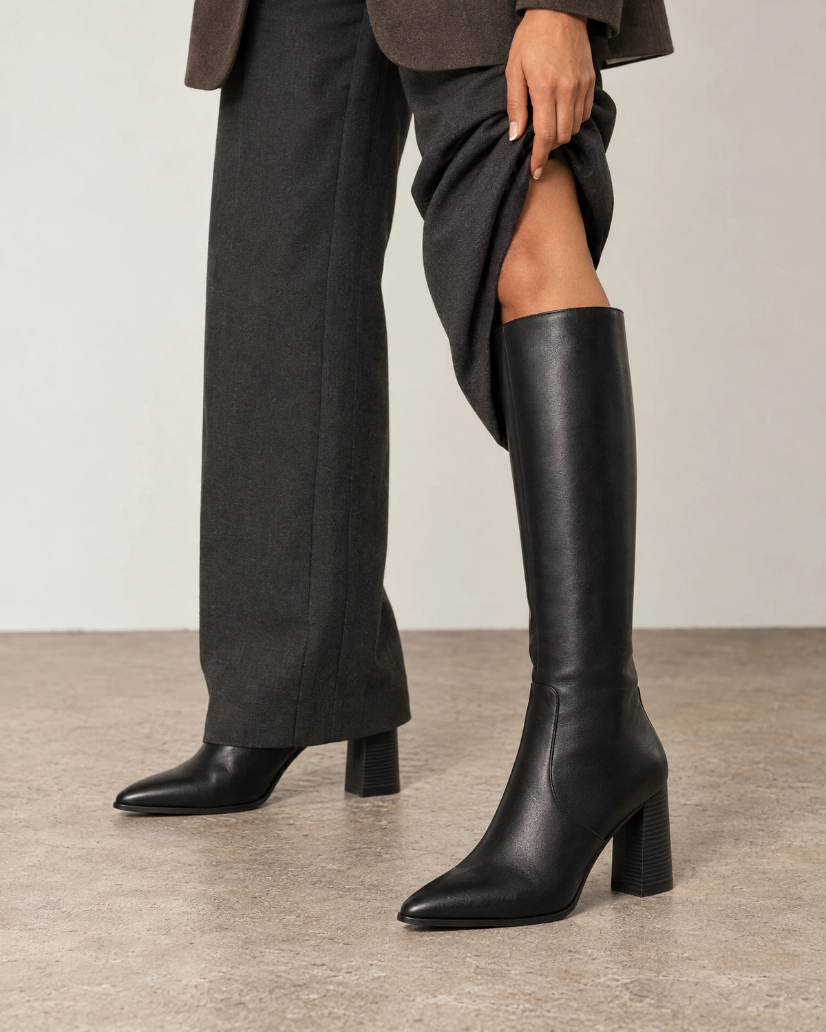 
Leather Knee-High Boots campaign 01