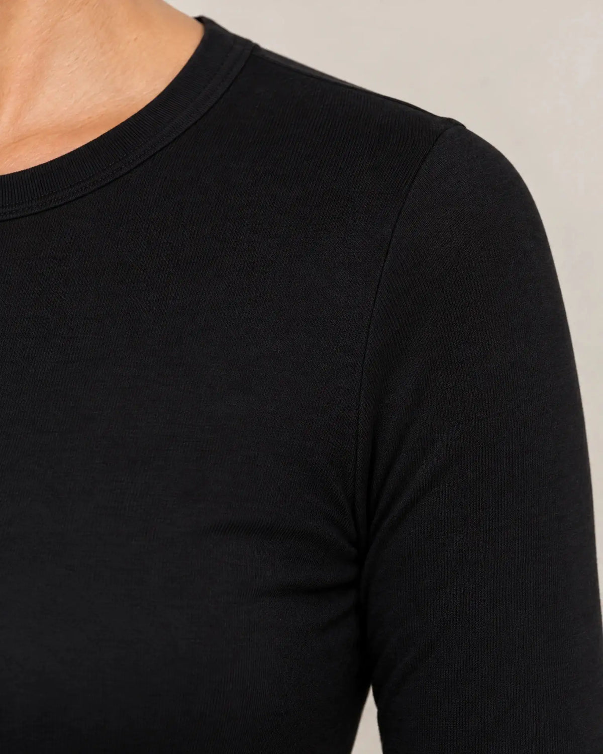
Long Sleeve Fitted T-Shirt campaign 08