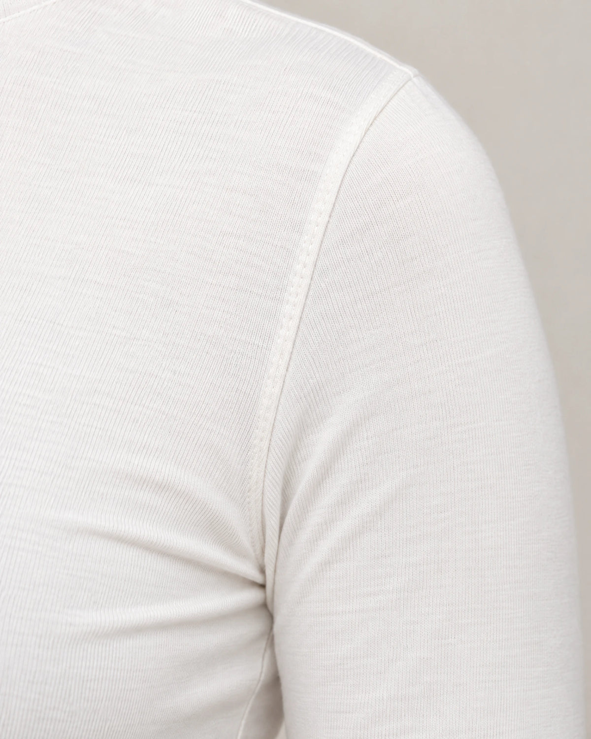 
Long Sleeve Fitted T-Shirt campaign 08