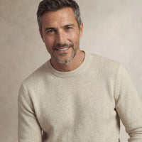 close-up |speckled grey