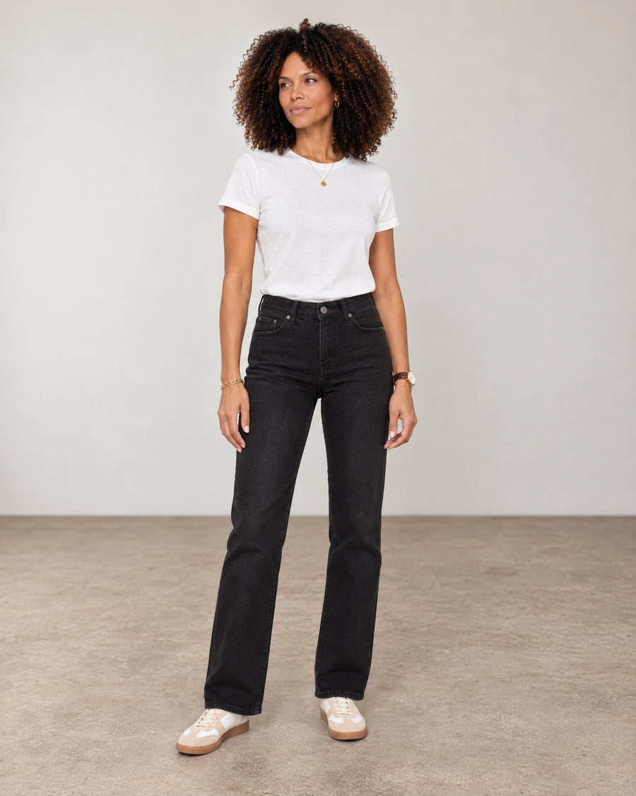 
Straight Leg Jeans campaign 02