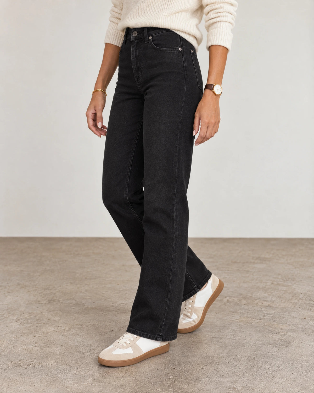 
Straight Leg Jeans campaign 05