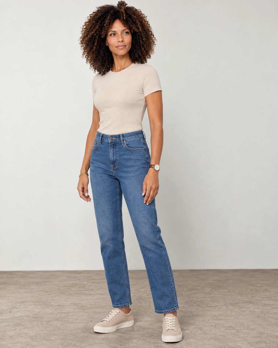 
Straight Leg Jeans campaign 01