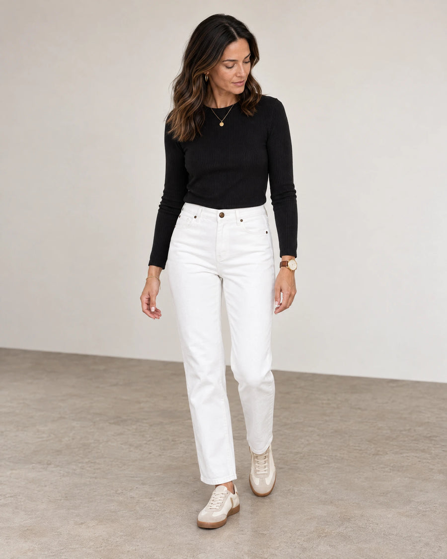 
Straight Leg Jeans campaign 06