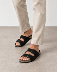 Suede Sandals campaign 02|black