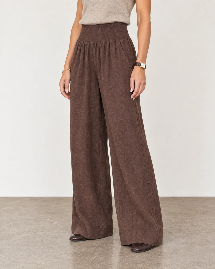 
The Amara Linen Trouser campaign 01