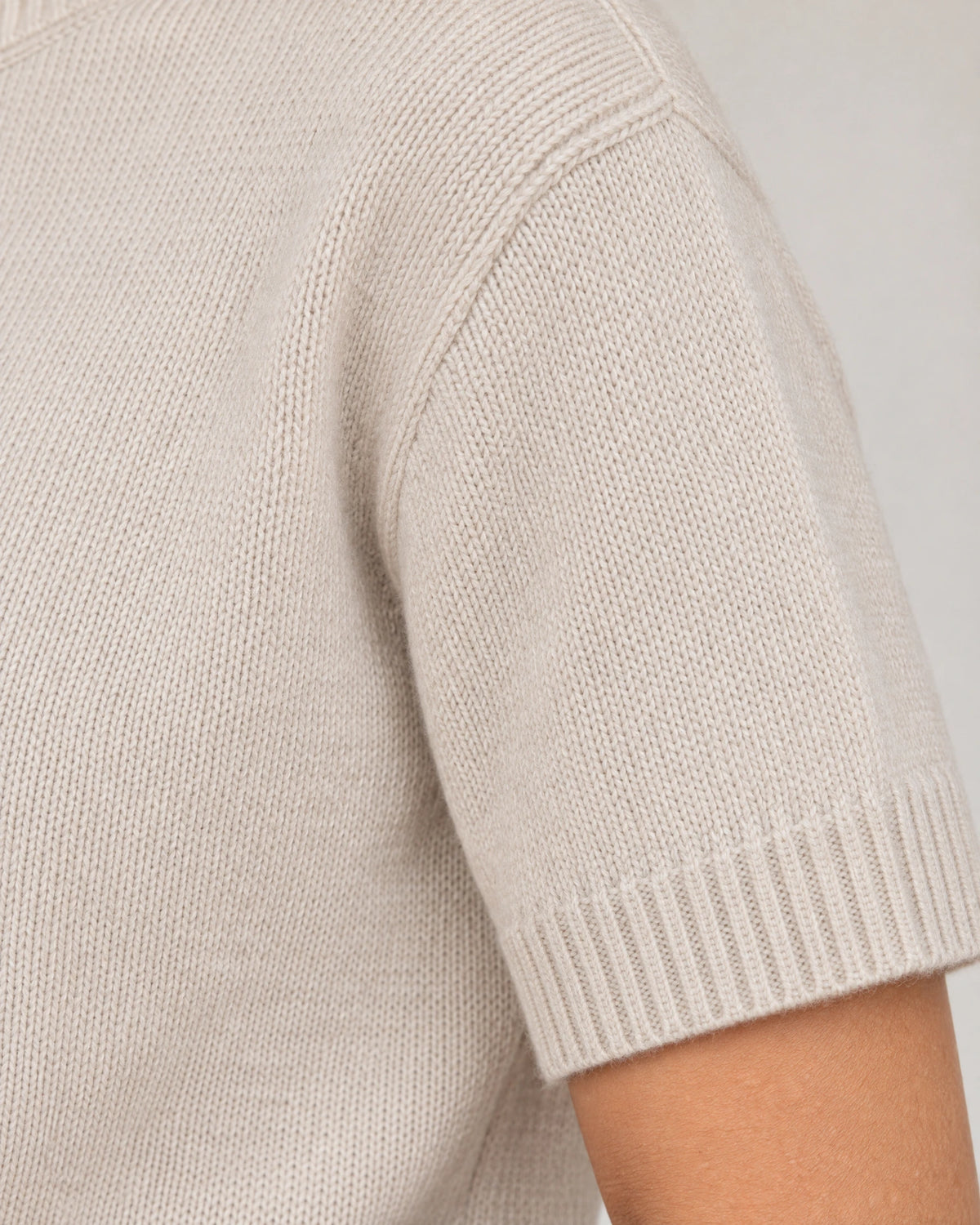 
The Arla Cashmere Blend Crew Neck campaign 08