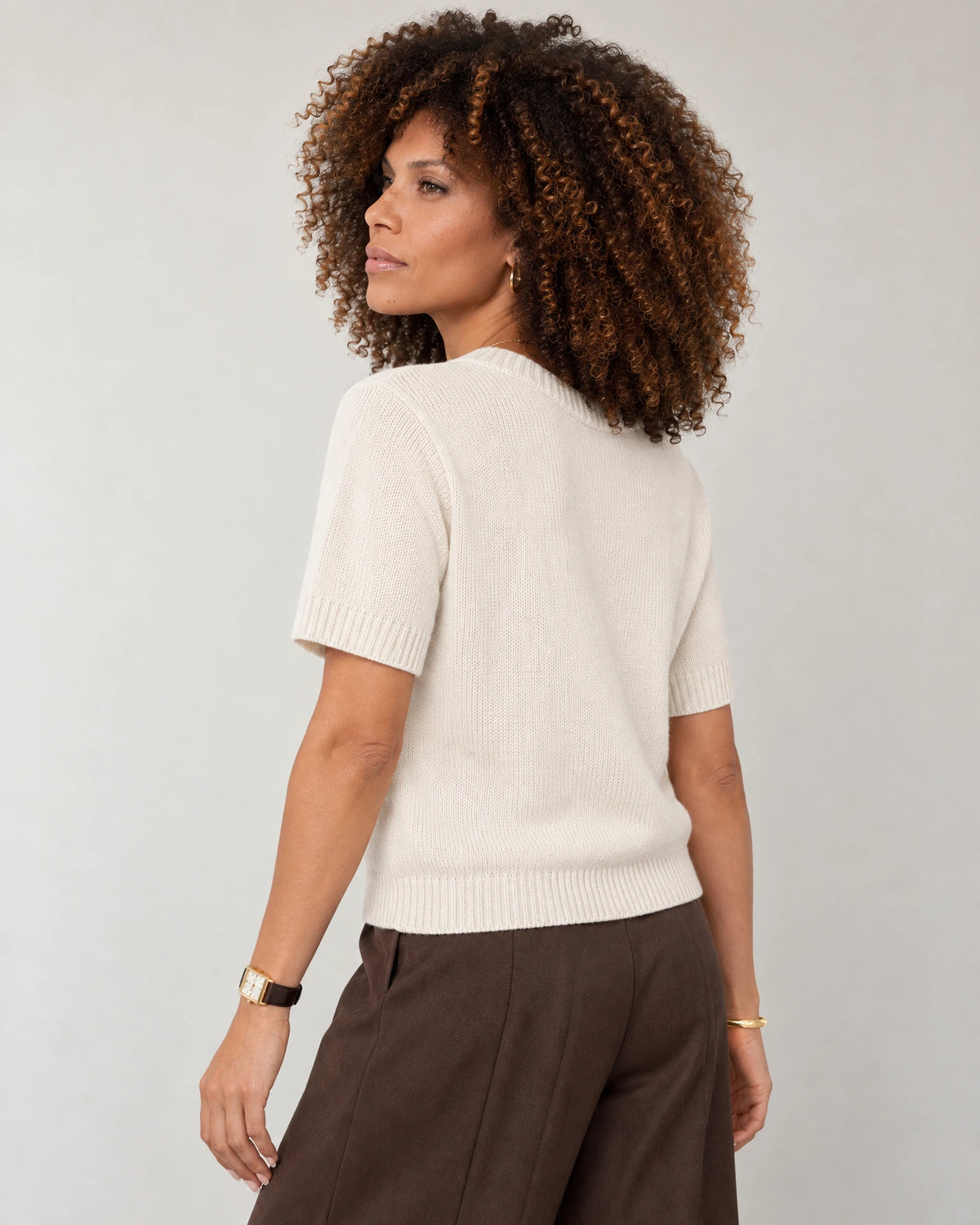 
The Arla Cashmere Blend V-Neck campaign 04