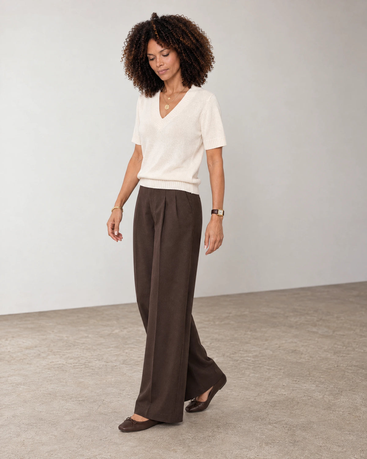 
The Arla Cashmere Blend V-Neck campaign 06