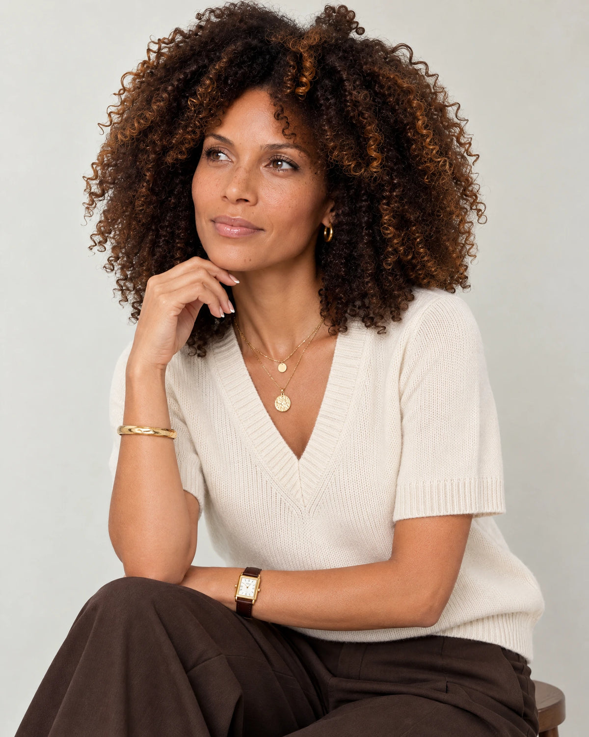 
The Arla Cashmere Blend V-Neck campaign 07