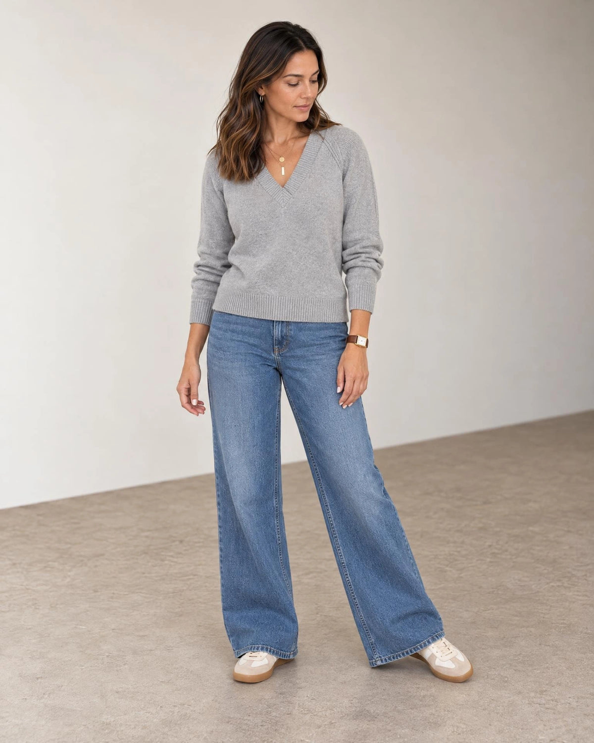 
The Elise Cashmere Blend V-Neck campaign 06