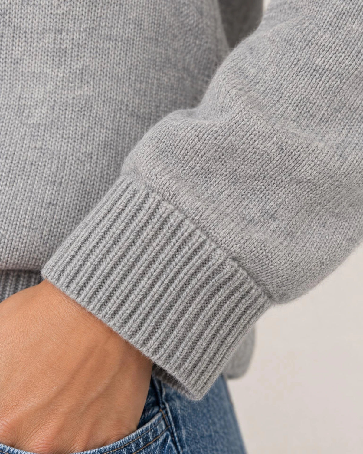 
The Elise Cashmere Blend V-Neck campaign 08