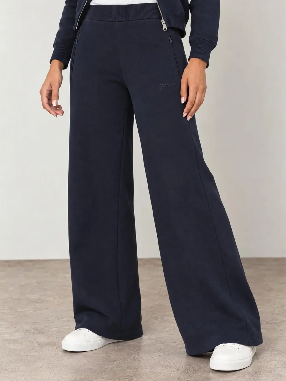 
The Varo Knit Pant campaign 012