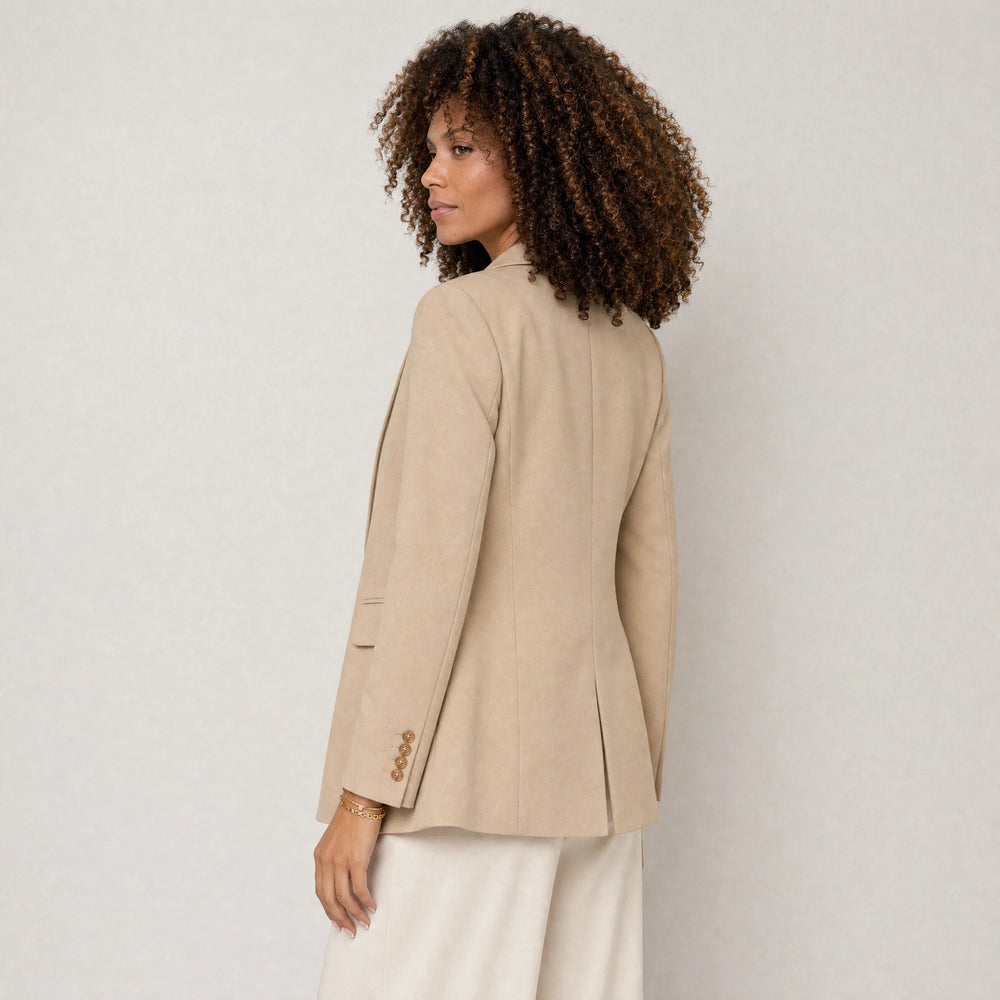 Classic Blazer campaign 04|natural beige
