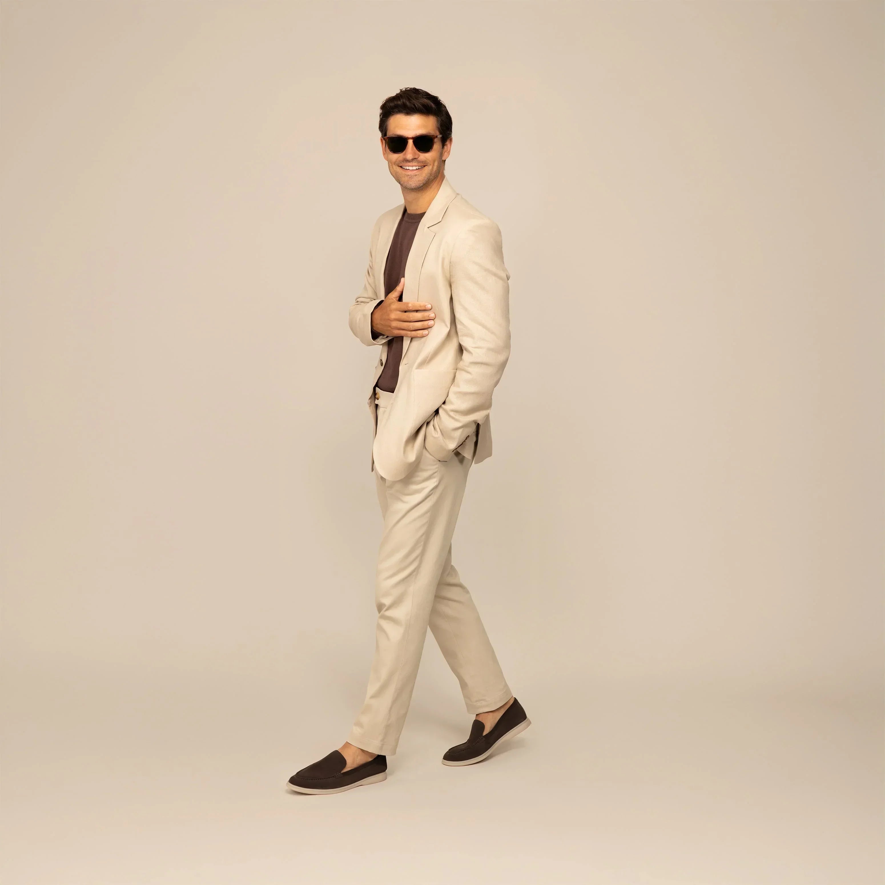 Man wearing a Marame Casual Blazer in Beige, front view. |beige linen