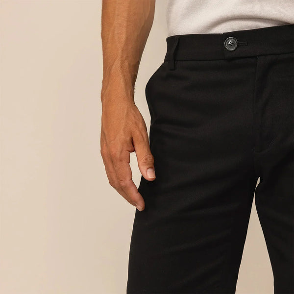 Man wearing Chino Shorts in Black, closeup.