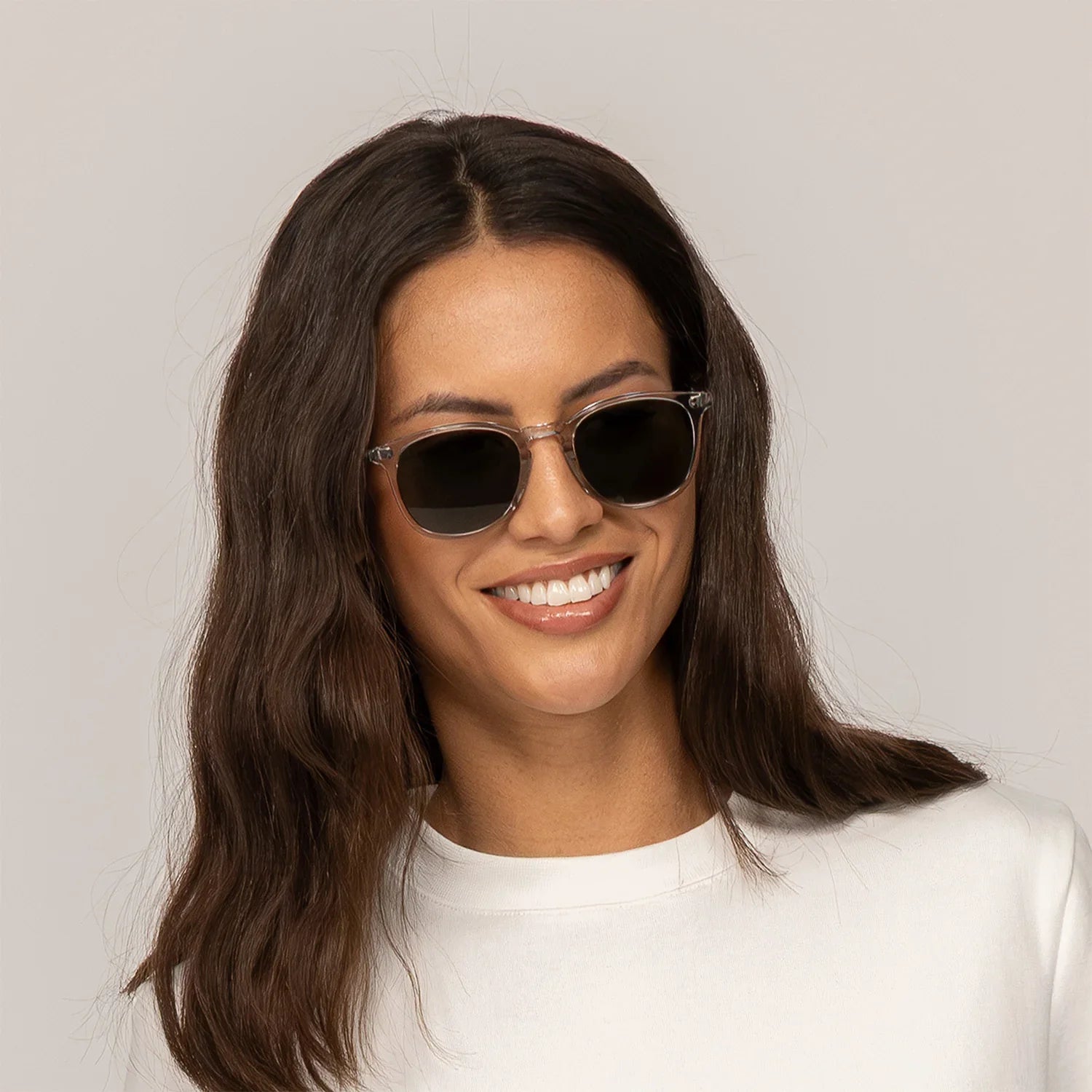 Woman wearing Garrett Leight Kinney Sun Sunglasses in Light Light Grey, front view. | light light grey