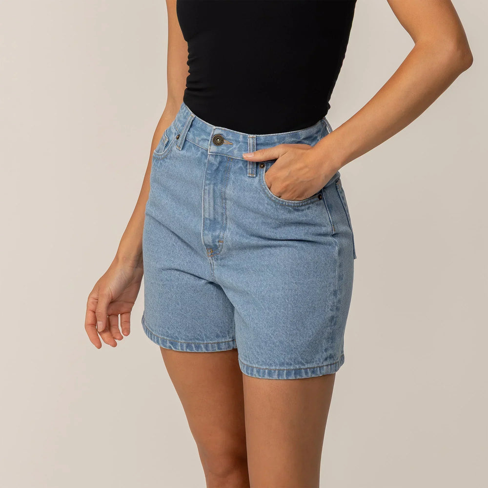 Woman wearing Marame Denim Shorts in Light Wash Denim, front view.