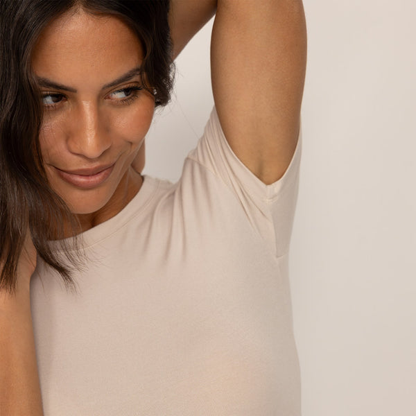 Woman wearing a Fitted T-Shirt in Cosy Cream, closeup.